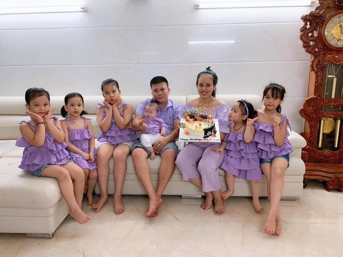 Cặp đôi sinh liền tù tì 5 gái - 1 trai làm nhiều người ngưỡng mộ