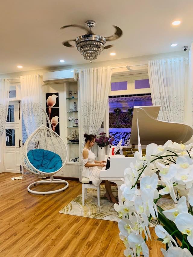 Chẳng cần chân dài, mỹ nhân nấm lùn của Vbiz vẫn trói chân đại gia