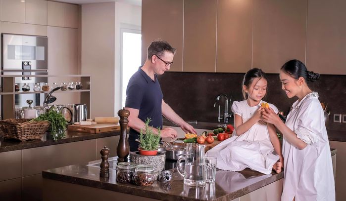 Chẳng cần chân dài, mỹ nhân nấm lùn của Vbiz vẫn trói chân đại gia