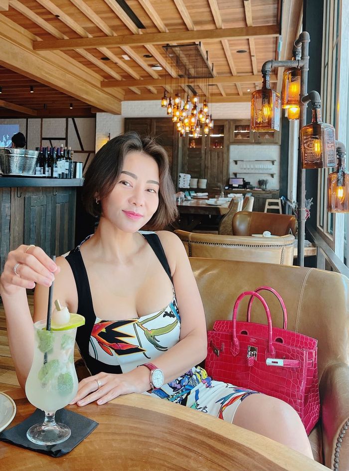 Chẳng cần chân dài, mỹ nhân nấm lùn của Vbiz vẫn trói chân đại gia