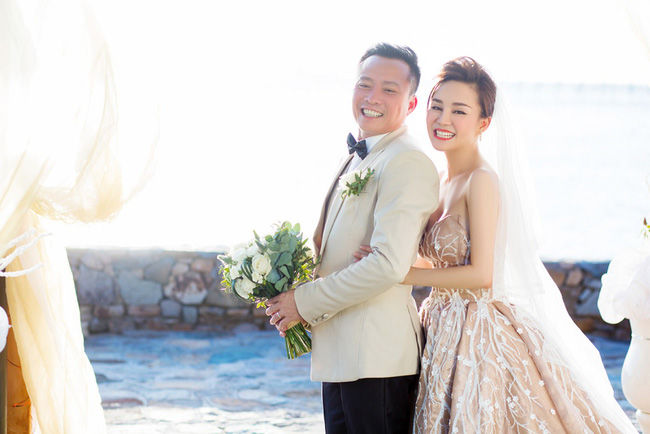 Chẳng cần chân dài, mỹ nhân nấm lùn của Vbiz vẫn trói chân đại gia