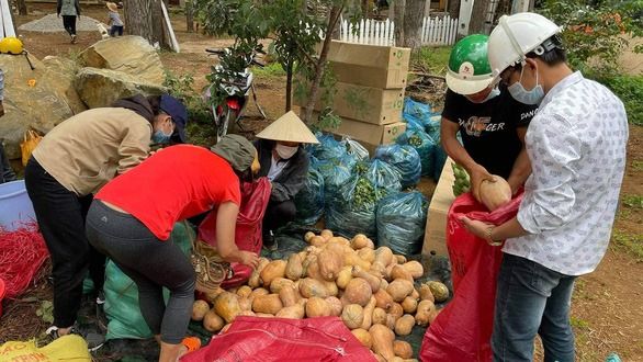 Cậu sinh viên gác lại gia đình, ngược xuôi chuyến xe 0 đồng giúp SG