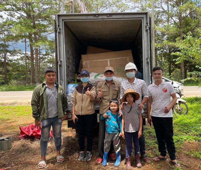 Cậu sinh viên gác lại gia đình, ngược xuôi chuyến xe 0 đồng giúp SG
