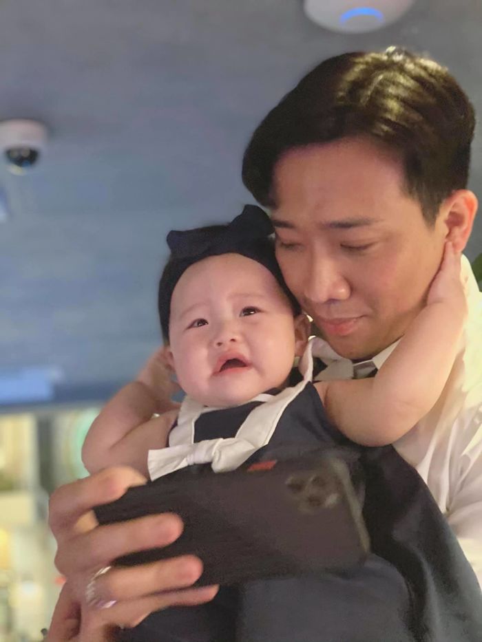 Cháu sao Việt chuẩn rich kid: Cháu Trấn Thành xa hoa từ trong bụng mẹ