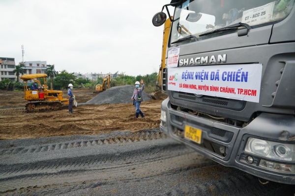 Tự quản nhau mùa dịch: Người Sài Gòn treo biển ngăn người lạ vào hẻm