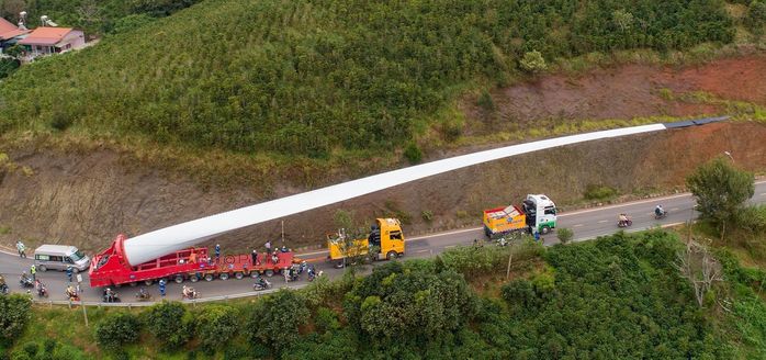 Chiếc cánh đầu tiên của điện gió Cầu Đất đã tới Đà Lạt
