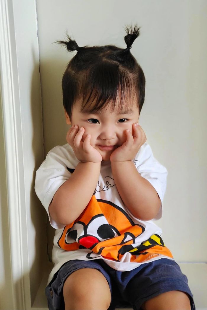 Chưa đầy 2 tuổi rich kid nhà Hoà Minzy đã xác định tương làm giám đốc