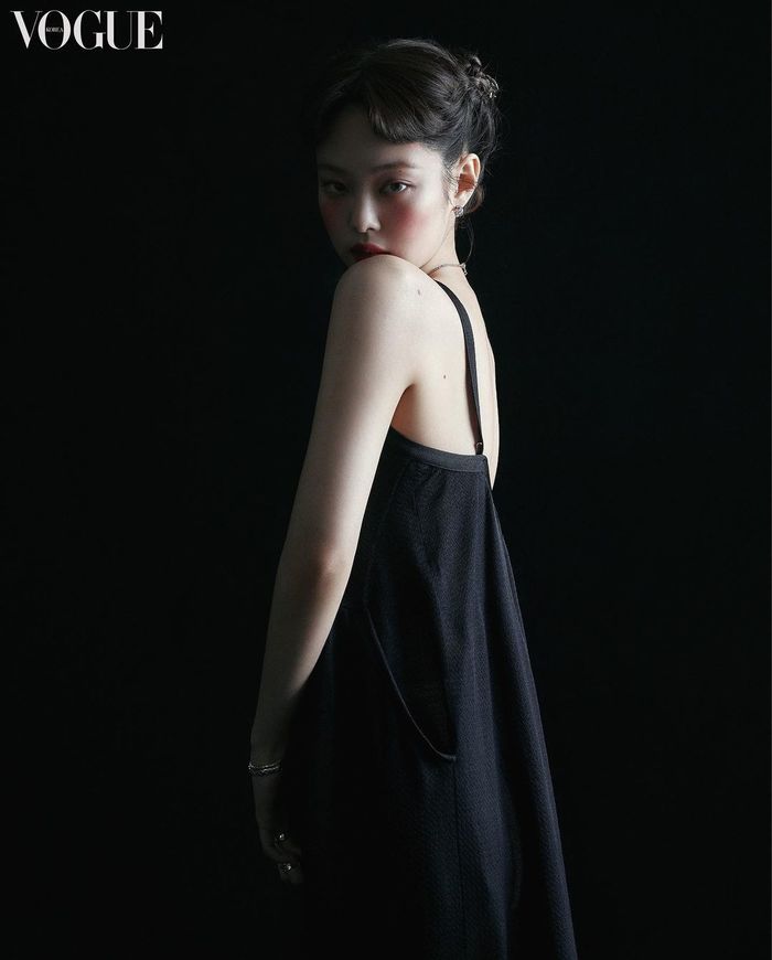 Chuộng son nhợt nhạt, Jennie vẫn thần thái chẳng kém gì tô son đỏ