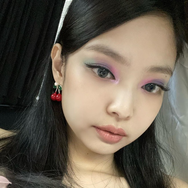 Chuộng son nhợt nhạt, Jennie vẫn thần thái chẳng kém gì tô son đỏ