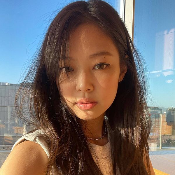 Chuộng son nhợt nhạt, Jennie vẫn thần thái chẳng kém gì tô son đỏ