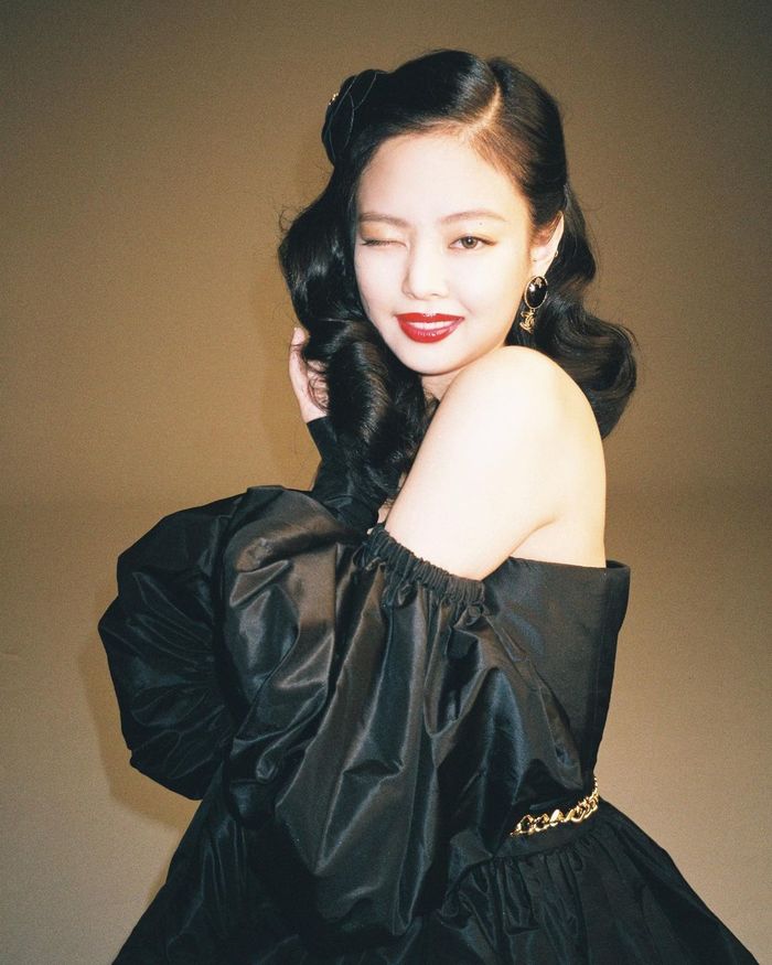 Chuộng son nhợt nhạt, Jennie vẫn thần thái chẳng kém gì tô son đỏ