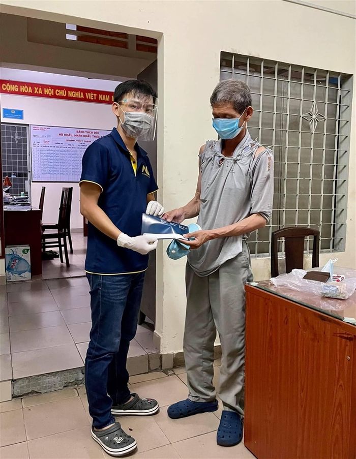 Chuyện buồn từ thiện: Từ chối nhận rau vì không xếp thành bó