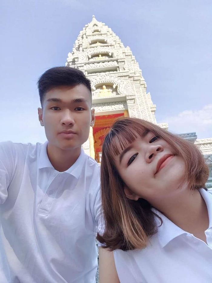 Chuyện tình đũa lệch của chàng VĐV bóng rổ hơn 2m và bạn gái cấp 3