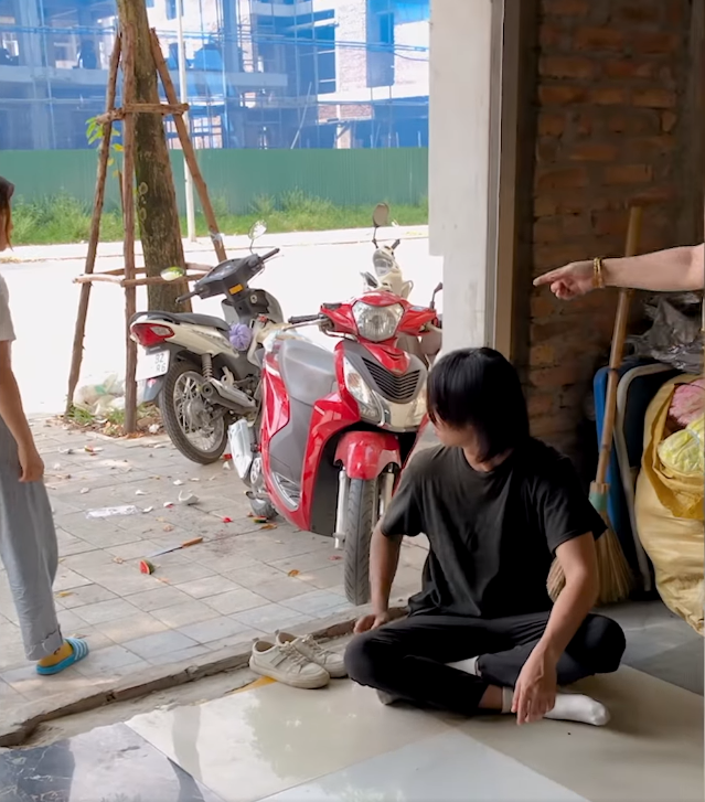 Ngày đầu ra mắt, cô gái bưng mâm ném đi khi mẹ người yêu bắt rửa bát