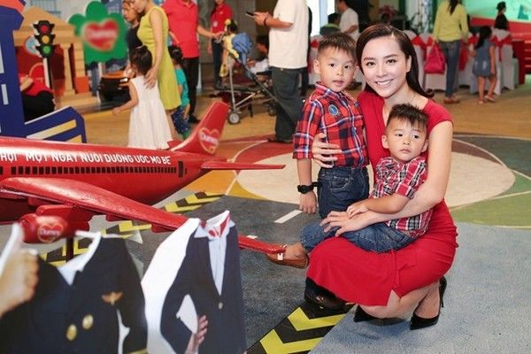 Con cái dàn Hoa hậu Hoàn vũ VN: không rich kid cũng giỏi giang từ bé
