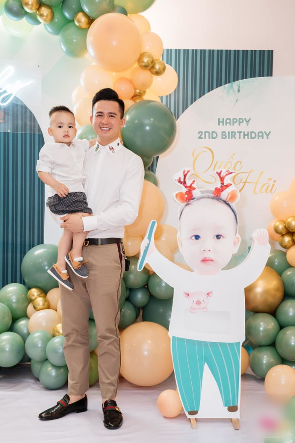 Cuộc sống của hot boy Học viện Cảnh sát cưới top 10 HHVN 2016