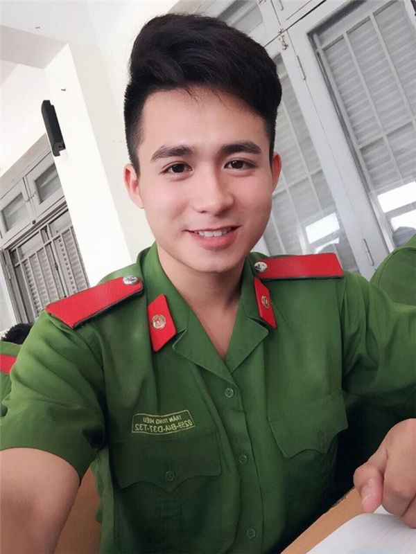 Cuộc sống của hot boy Học viện Cảnh sát cưới top 10 HHVN 2016