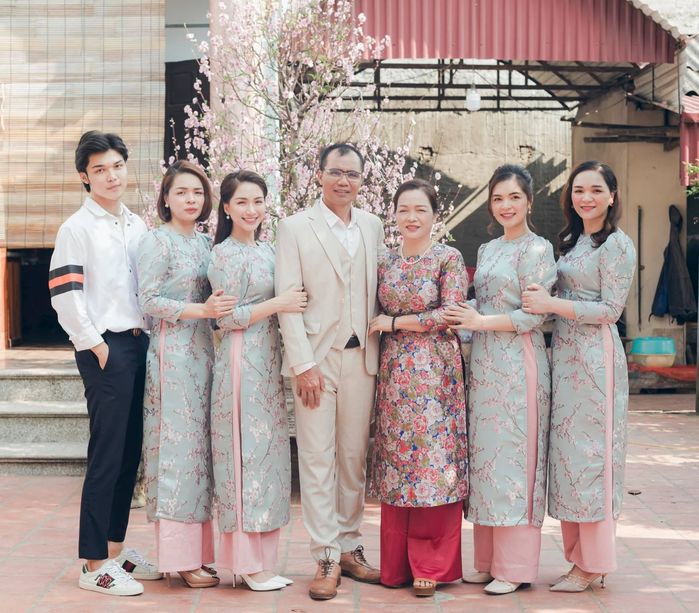 Cuộc sống hiện tại của chị Kính Hồng: Sinh con gái có má lúm cực yêu