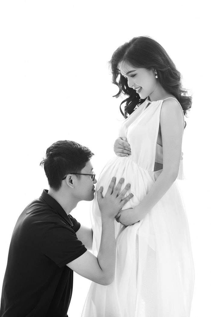 Cuộc sống hiện tại của chị Kính Hồng: Sinh con gái có má lúm cực yêu