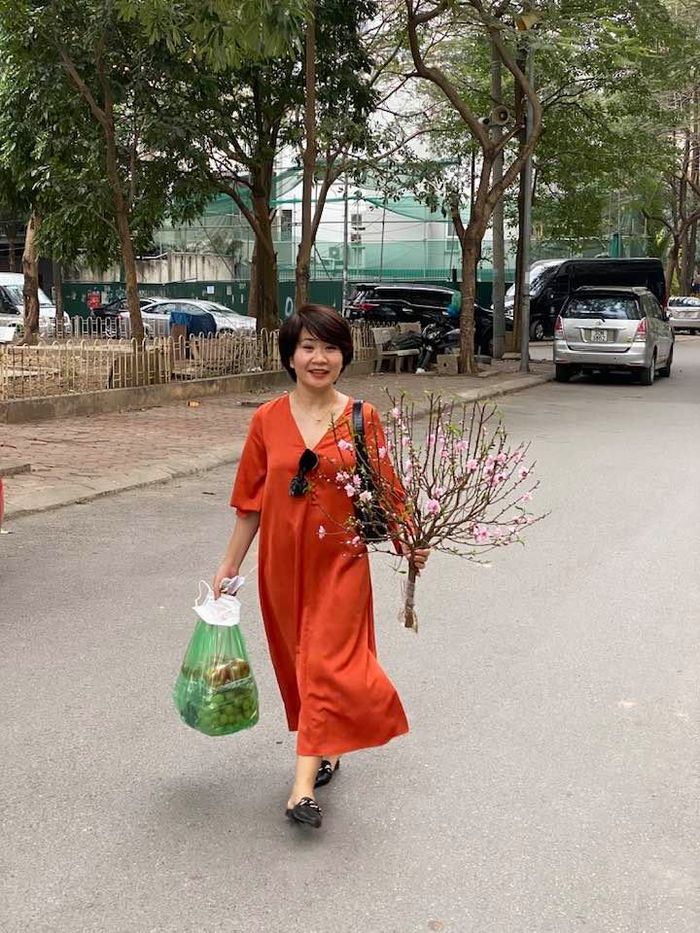 Cuộc sống của GS Xoay: ra đường kiêm đủ vai trò, về nhà 1 nách 2 con