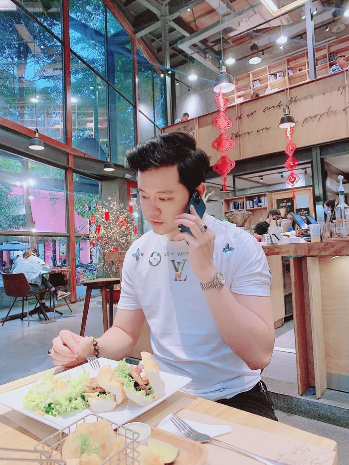 Cuộc sống hiện tại của Vũ Hoàng Việt sau 3 năm chia tay bồ tỷ phú