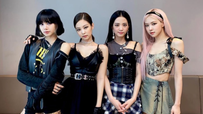 Cựu nhân viên YG từng tiết lộ lí do BLACKPINK không có staff nam