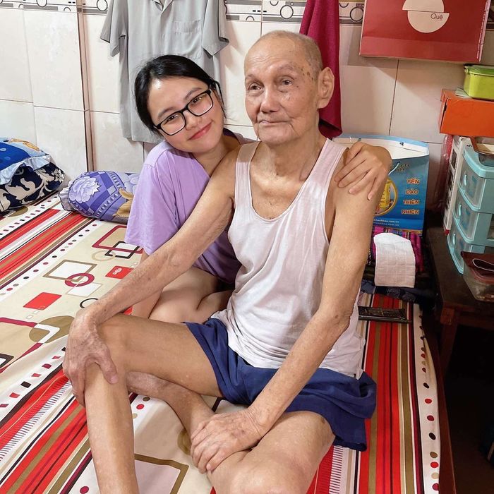 Đại gia đình đưa Hồ Văn Cường đi làm thủ tục thi tốt nghiệp THPT