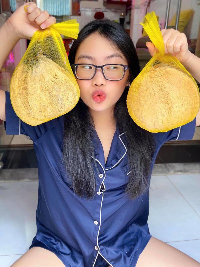 Đại gia đình đưa Hồ Văn Cường đi làm thủ tục thi tốt nghiệp THPT