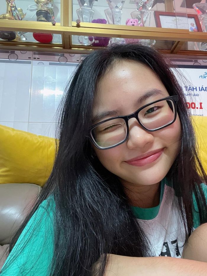 Đại gia đình đưa Hồ Văn Cường đi làm thủ tục thi tốt nghiệp THPT