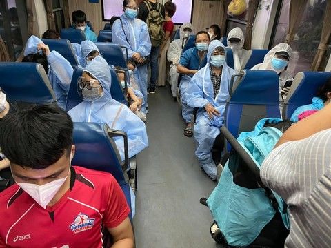 Đại gia Hà Tĩnh bỏ tiền túi thuê máy bay đón bà con về quê tránh dịch