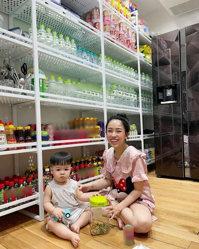 Đại gia Vbiz mùa giãn cách: Lý Hải Minh Hà đưa 4 con lên Đà Lạt