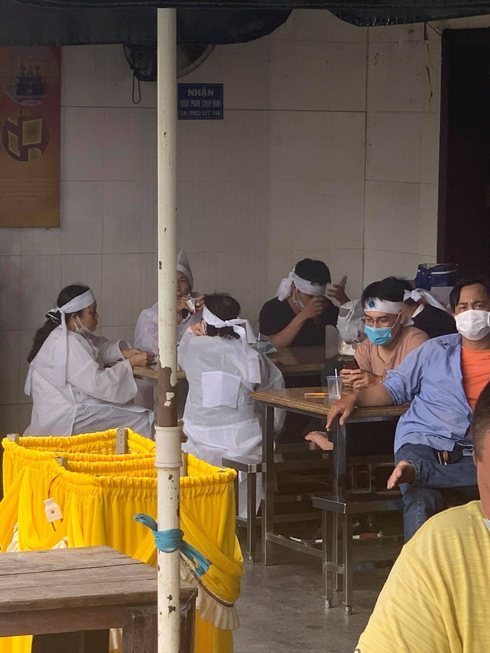 Đám tang cô quạnh, thưa người của diễn viên Đức Long trong mùa dịch