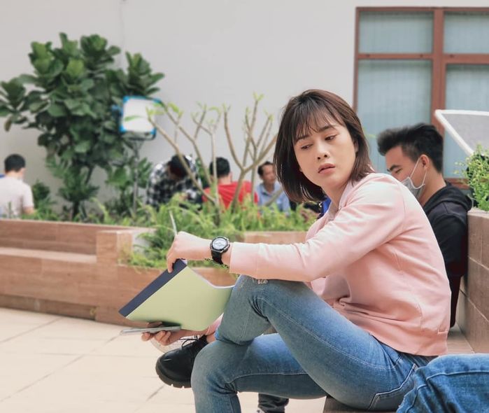 Dàn cast Hương Vị Tình Thân khắng khít phía sau ống kính máy quay