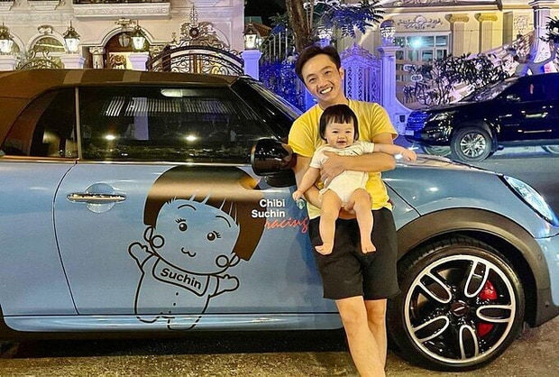 Hai nhóc tì nhà Cường Đô La mới tí tuổi đã sở hữu bộ sưu xế hộp riêng