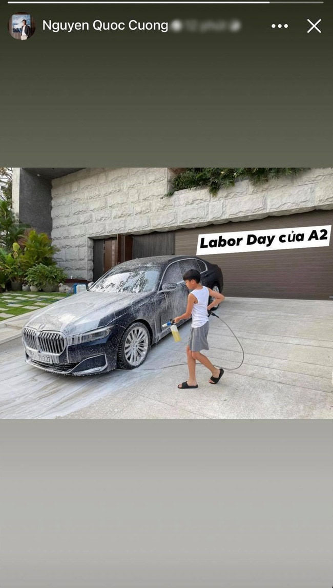 Hai nhóc tì nhà Cường Đô La mới tí tuổi đã sở hữu bộ sưu xế hộp riêng
