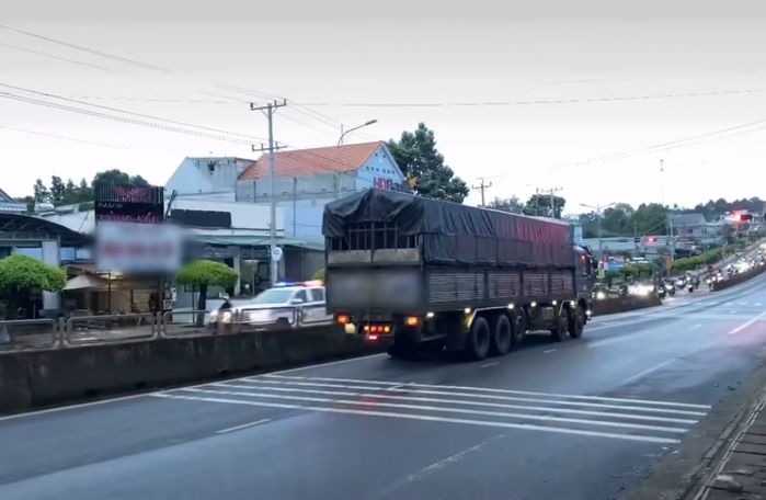 Dân Tây Nguyên đổ về quê giúp SG nhẹ gánh, được CSGT dọn đường đi