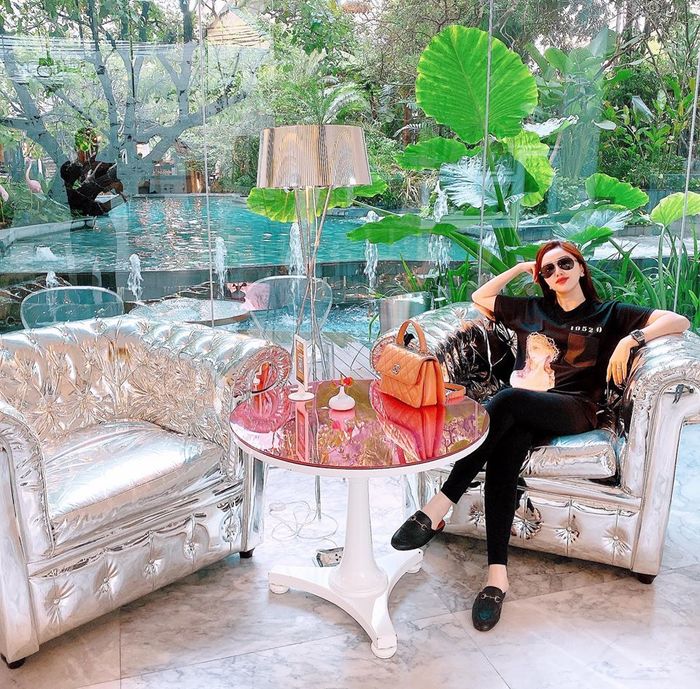 Đẳng cấp xài đồ hiệu của sao Việt: Bảo Thy được vào hẳn phòng VIP