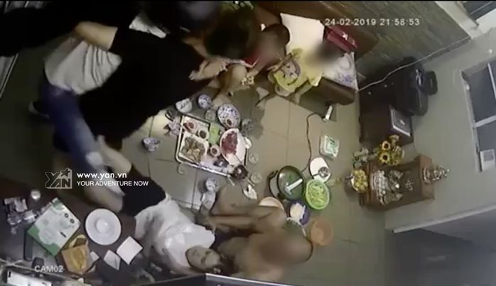 Antifan vào nhà yêu cầu Ưng Hoàng Phúc đừng hợp tác với Đạt G