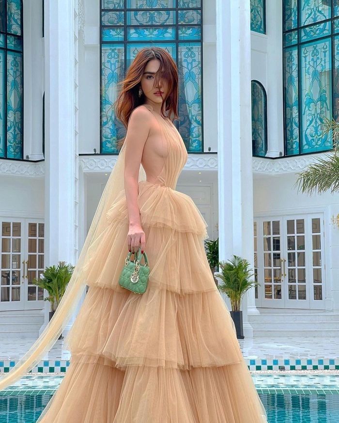 Đi tìm vòng eo nhỏ nhất Vbiz: Ngọc Trinh lép vế trước Trác Thúy Miêu
