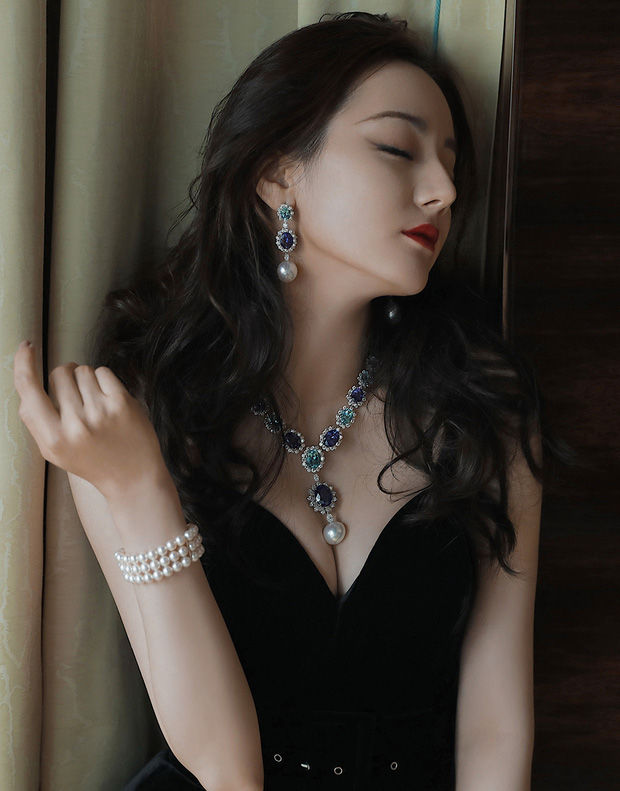 Địch Lệ Nhiệt Ba của hiện tại: Vẫn đẹp tựa nữ thần nhưng sụt cân