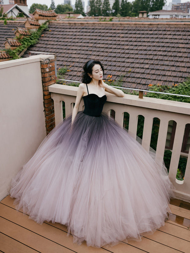Địch Lệ Nhiệt Ba của hiện tại: Vẫn đẹp tựa nữ thần nhưng sụt cân