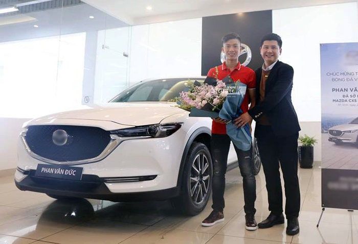 Đình Trọng sắm xe hơi tiền tỷ ở tuổi 24 gia nhập hội cầu thủ có xế xịn