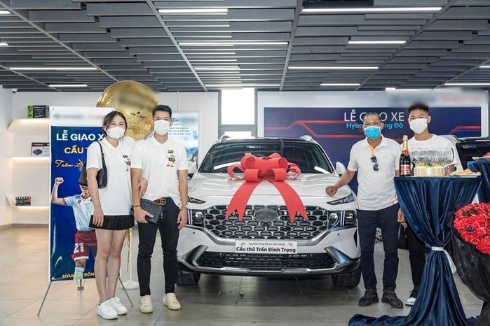 Đình Trọng sắm xe hơi tiền tỷ ở tuổi 24 gia nhập hội cầu thủ có xế xịn