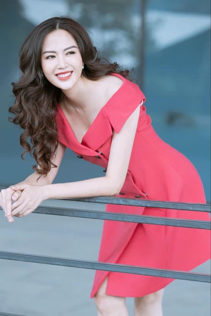 Đọ chữ viết của các Hoa hậu Việt: Khánh Vân như đánh máy