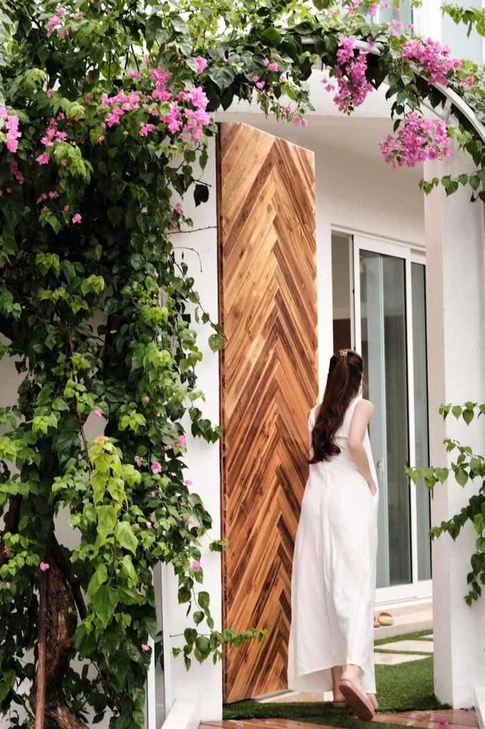 Độ giàu của vợ chồng Hồ Ngọc Hà: biệt thự chục tỷ, 2 xế hộp sang