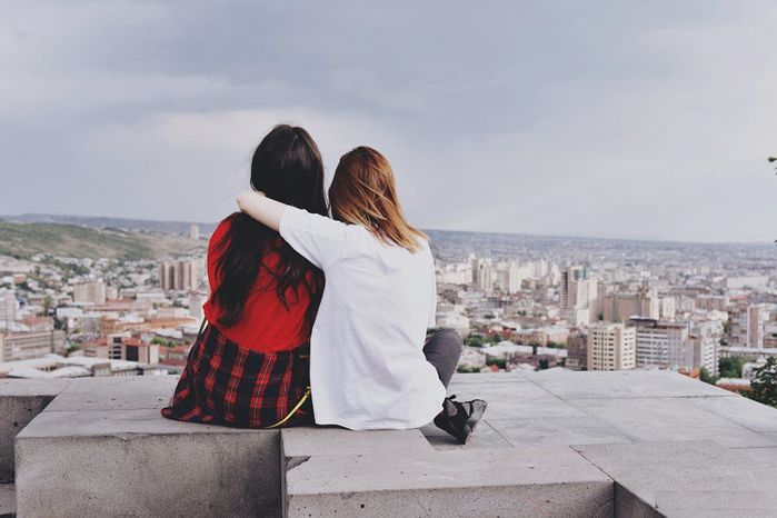 Người yêu cũ hẹn hò với bạn thân là kiểu cảm giác như bị phản bội vậy