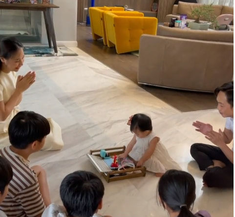 Đúng chất ái nữ nhà Cường Đô La, Suchin chọn tờ đô trong ngày thôi nôi