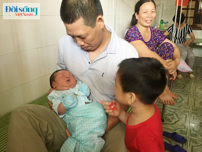 Em bé sơ sinh nặng nhất VN: Ra đời đã 7,1kg hiện tại không hề đô con