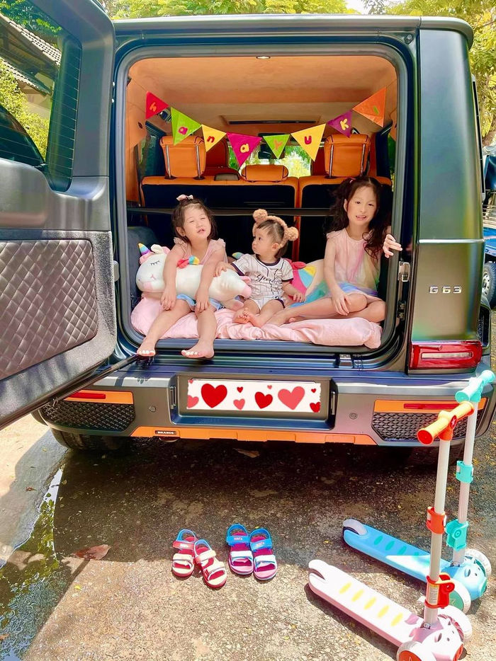 Giàu có kiểu Đoàn Di Băng: Mùa dịch khoe trữ toàn đồ hiệu