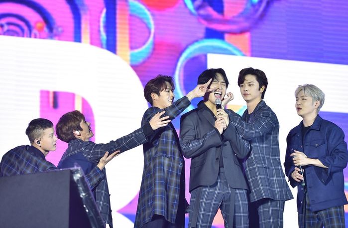 Góc khuất của nghề phiên dịch cho idol: Bị ép giá và quỵt tiền